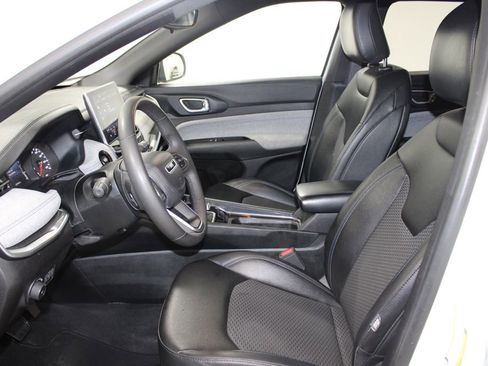 Used 2024 Jeep Compass Latitude AWD/4WD image 19