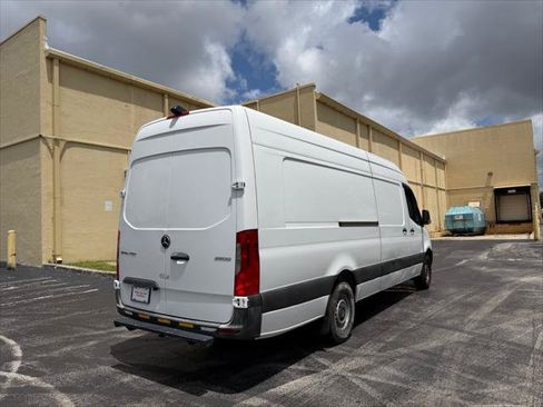 Used 2021 Mercedes-Benz Sprinter 2500 image 6