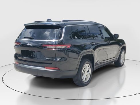 Used 2024 Jeep Grand Cherokee L Laredo image 3