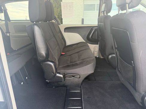 Used 2018 Dodge Grand Caravan SE w/ UConnect Hands-Free Group FWD image 43