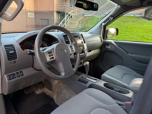 Used 2016 Nissan Frontier SV image 5