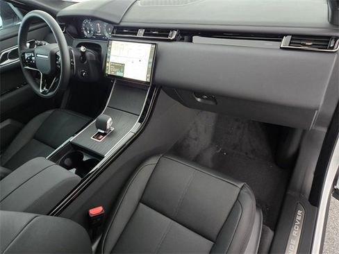New 2026 Land Rover Range Rover Velar Dynamic SE image 17