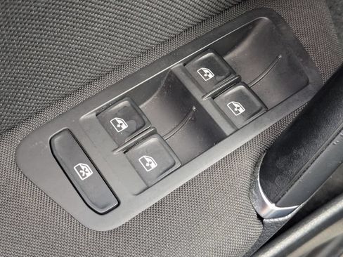 Used 2018 Volkswagen GTI SE FWD image 30