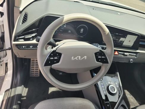 Used 2023 Kia Niro Wave FWD image 30