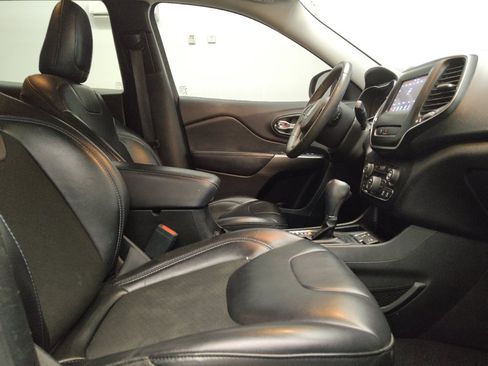 Used 2020 Jeep Cherokee Latitude Plus FWD image 21