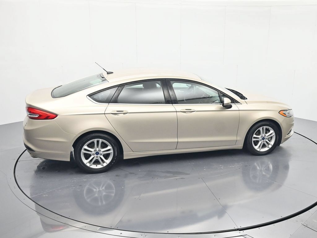 Used 2018 Ford Fusion SE w/ Fusion SE Technology Package FWD image 32