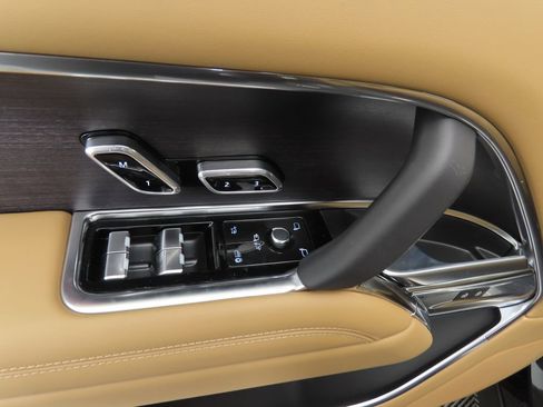 New 2026 Land Rover Range Rover Long Wheelbase SE image 23