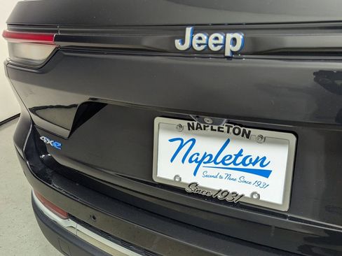 Used 2022 Jeep Grand Cherokee Limited 4xe w/ Luxury Tech Group II image 9