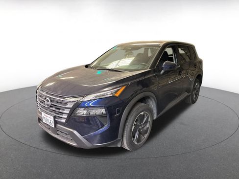 Used 2025 Nissan Rogue SV FWD image 2