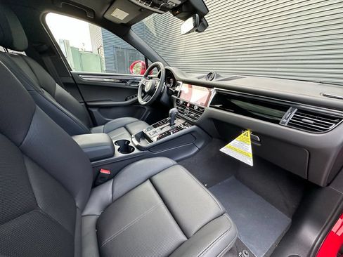 Used 2026 Porsche Macan AWD/4WD image 37