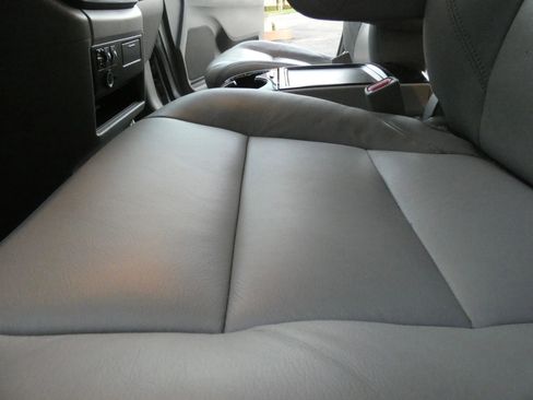 Used 2015 Toyota Sienna XLE image 51