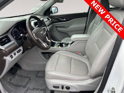 Used 2023 GMC Acadia SLT w/ Technology Package image 9