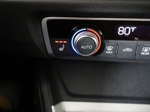 Used 2025 Audi Q3 2.0T Premium image 47