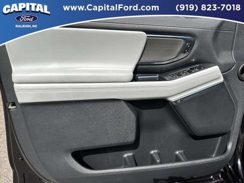 Certified 2025 Ford Expedition Platinum w/ Driver's Package AWD/4WD image 20