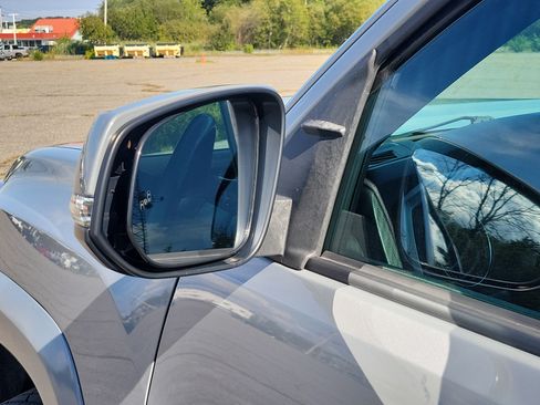 Used 2021 Toyota Tacoma TRD Sport w/ TRD Premium Sport Package AWD/4WD image 10