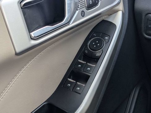 Used 2021 Ford Explorer Limited w/ Equipment Group 301A AWD/4WD image 15