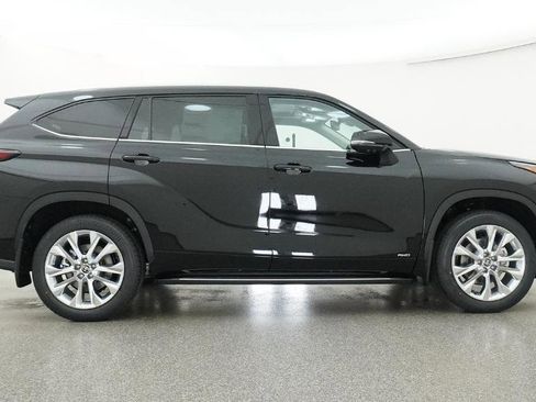 New 2026 Toyota Highlander Limited AWD/4WD image 17