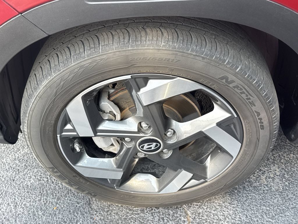 Used 2024 Hyundai Venue Limited FWD image 11
