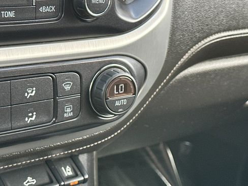 Used 2015 GMC Canyon SLT w/ Driver Alert Package image 29