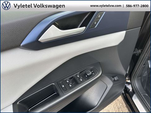 Certified 2023 Volkswagen Taos SE w/ Black Wheel Package image 17