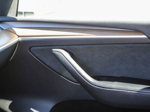 Used 2023 Tesla Model Y Performance AWD/4WD image 20