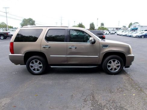 Used 2007 Cadillac Escalade AWD w/ Information Package image 12