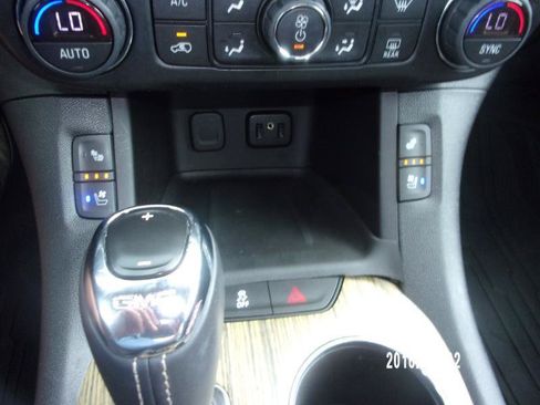Used 2018 GMC Acadia Denali w/ Technology Package FWD image 20