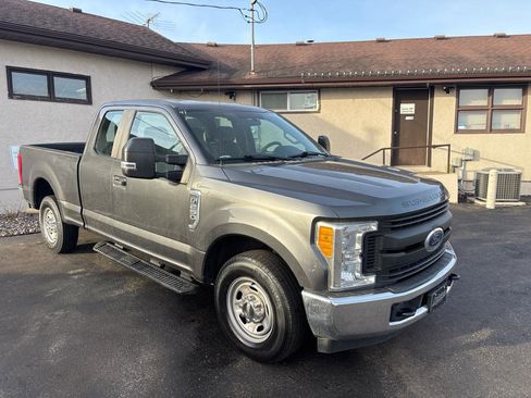 Used 2017 Ford F250 XL w/ Power Equipment Group RWD image 2