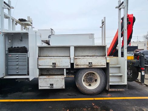 Used 2021 Ford F750 2WD Crew Cab Super Duty image 7
