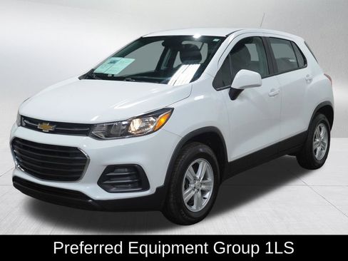 Used 2020 Chevrolet Trax LS image 2