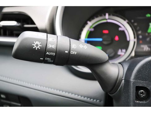 Used 2023 Toyota Highlander XLE image 18