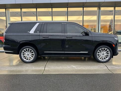 Used 2023 Cadillac Escalade ESV Premium Luxury AWD/4WD image 6