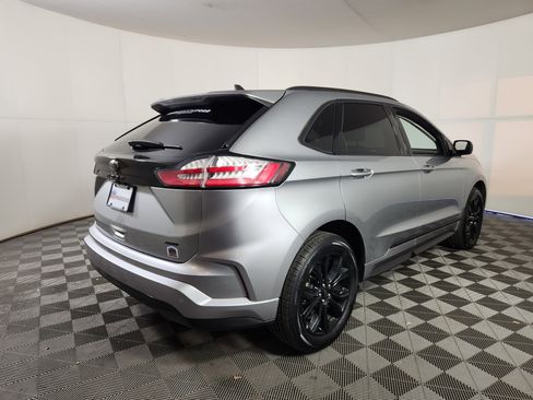 Used 2022 Ford Edge SE w/ Black Appearance Package image 7