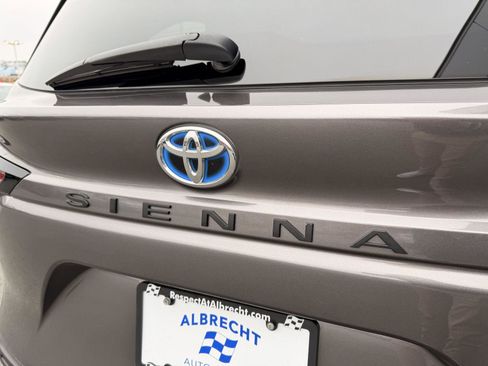 Used 2024 Toyota Sienna XLE image 35