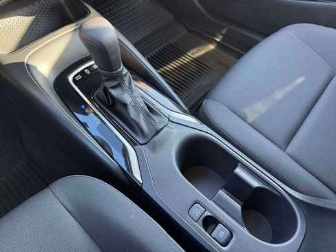 Used 2025 Toyota Corolla LE image 29