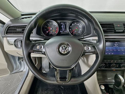Used 2018 Volkswagen Passat 2.0T SE w/ SE Lighting Package FWD image 13