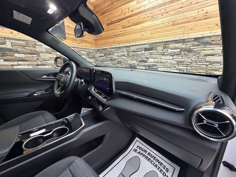 Used 2025 Chevrolet Equinox LT AWD/4WD image 13