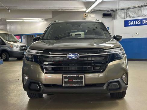 Used 2025 Subaru Forester Touring w/ Popular Package - Touring AWD/4WD image 32