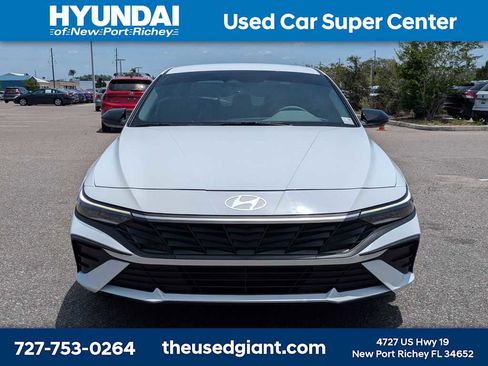 Used 2025 Hyundai Elantra Sport FWD image 8