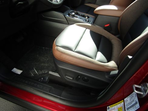 New 2025 Ford Bronco Sport Outer Banks w/ Outer Banks Tech Package+ AWD/4WD image 8