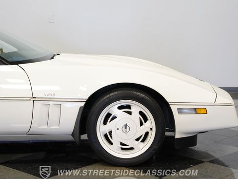 Used 1988 Chevrolet Corvette Coupe RWD image 31