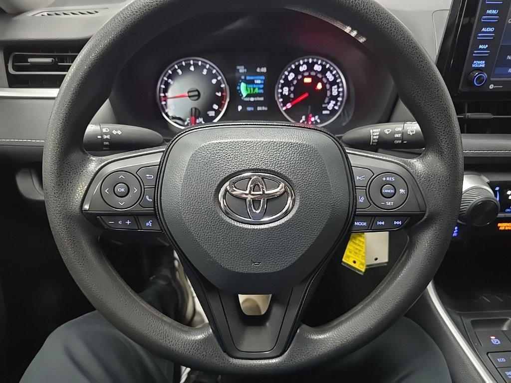 Used 2021 Toyota RAV4 LE AWD/4WD image 18
