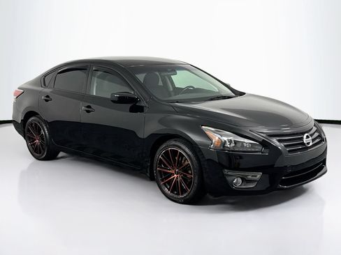 Used 2014 Nissan Altima 2.5 SV FWD image 2