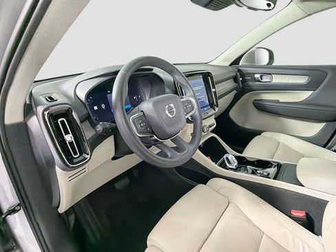 Certified 2023 Volvo XC40 B5 Plus AWD/4WD image 10