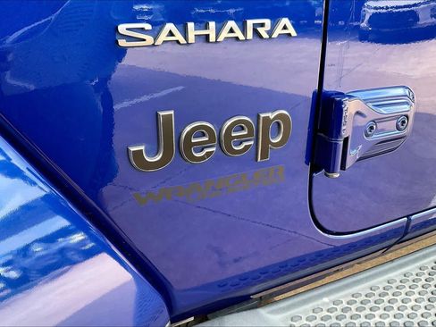 Used 2019 Jeep Wrangler Unlimited Sahara w/ Uconnect 4C Nav & Sound Group AWD/4WD image 29