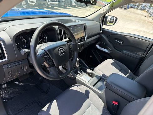 Used 2025 Nissan Frontier SV w/ SV Convenience Package RWD image 12
