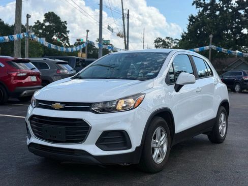 Used 2021 Chevrolet Trax LS FWD image 1
