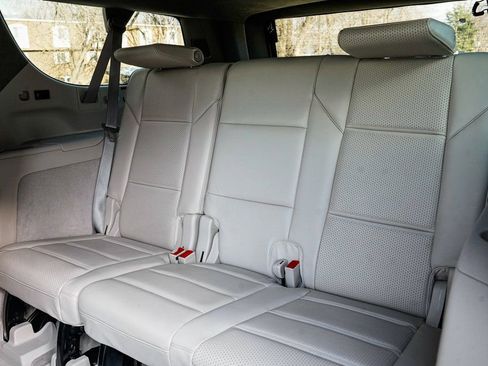 Used 2023 Cadillac Escalade ESV Premium Luxury Platinum image 19