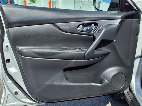 Used 2020 Nissan Rogue S FWD image 24