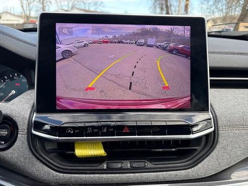 Used 2022 Jeep Compass Latitude image 16